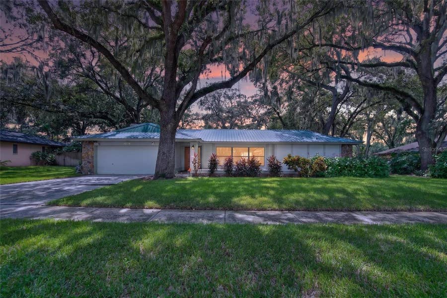 Property photo for 3038 WISTER CIRCLE, Valrico, FL