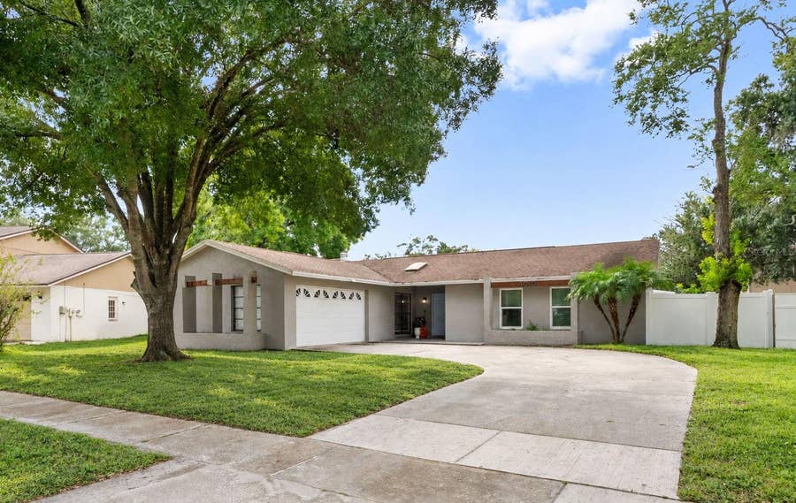 Property photo for 4010 BRAESGATE LANE, Tampa, FL