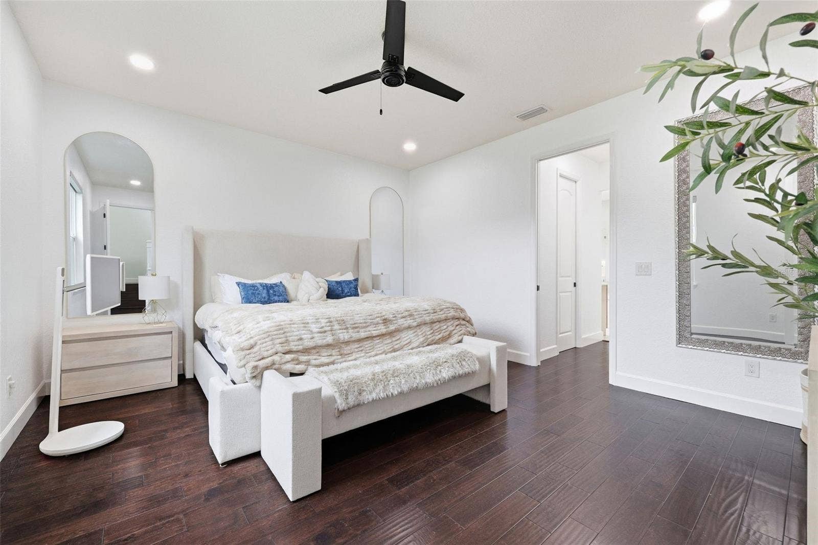 906 W PENINSULAR STREET, Tampa, FL 33603 906 W PENINSULAR STREET, Tampa, FL 33603