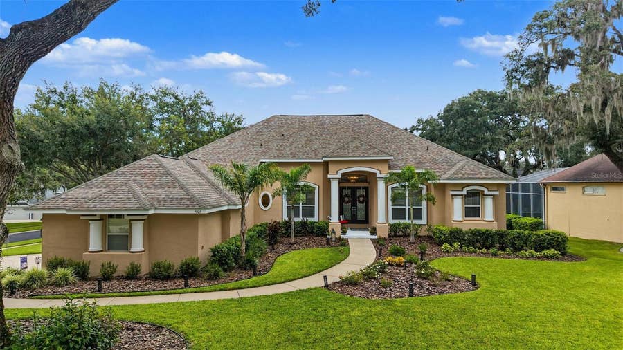 Property photo for 5109 SYLVAN OAKS DRIVE, Valrico, FL