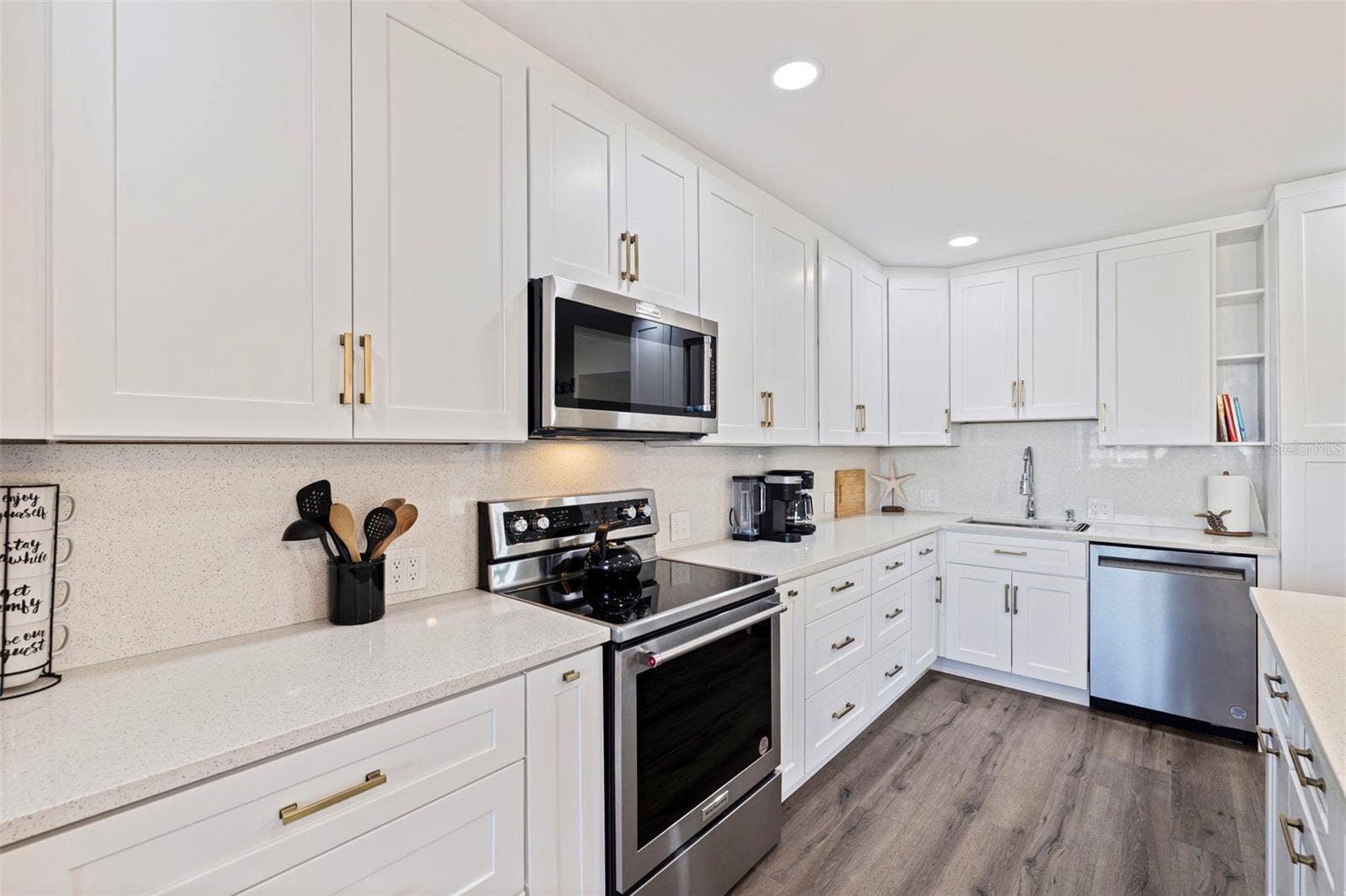 5396 GULF BOULEVARD, #407, St Pete Beach, FL 33706 5396 GULF BOULEVARD, #407, St Pete Beach, FL 33706