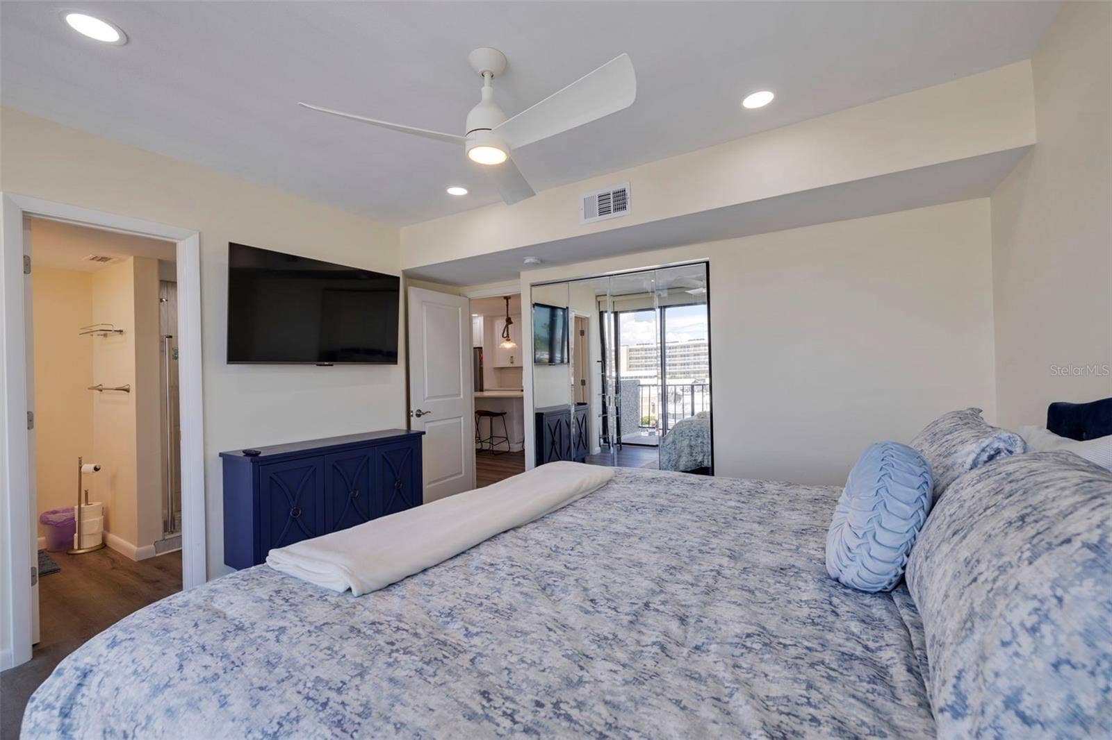 5396 GULF BOULEVARD, #407, St Pete Beach, FL 33706 5396 GULF BOULEVARD, #407, St Pete Beach, FL 33706