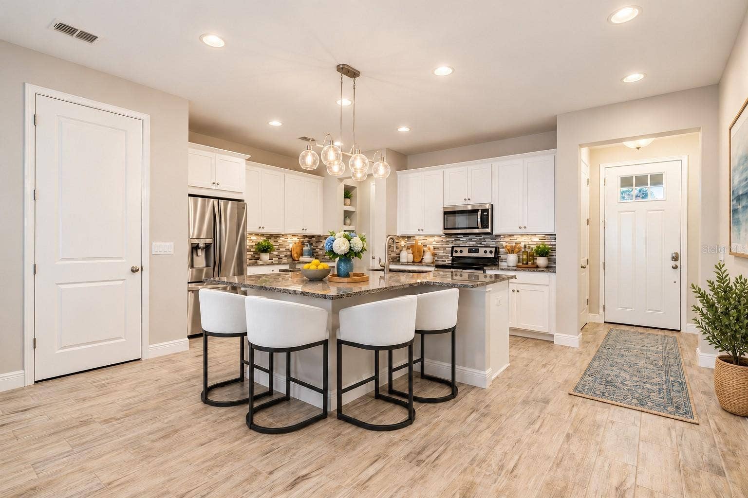 5527 CUMBERLAND STAR COURT, Lutz, FL 33558 Oversized island that seats the entire family