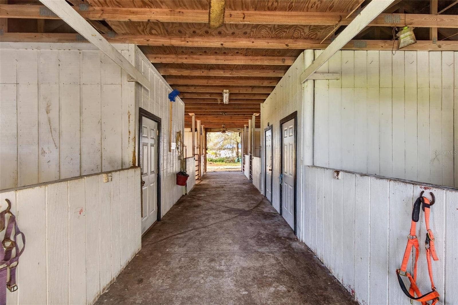 15818 MAHONEY DRIVE, Spring Hill, FL 34610 Barn with 6 stalls