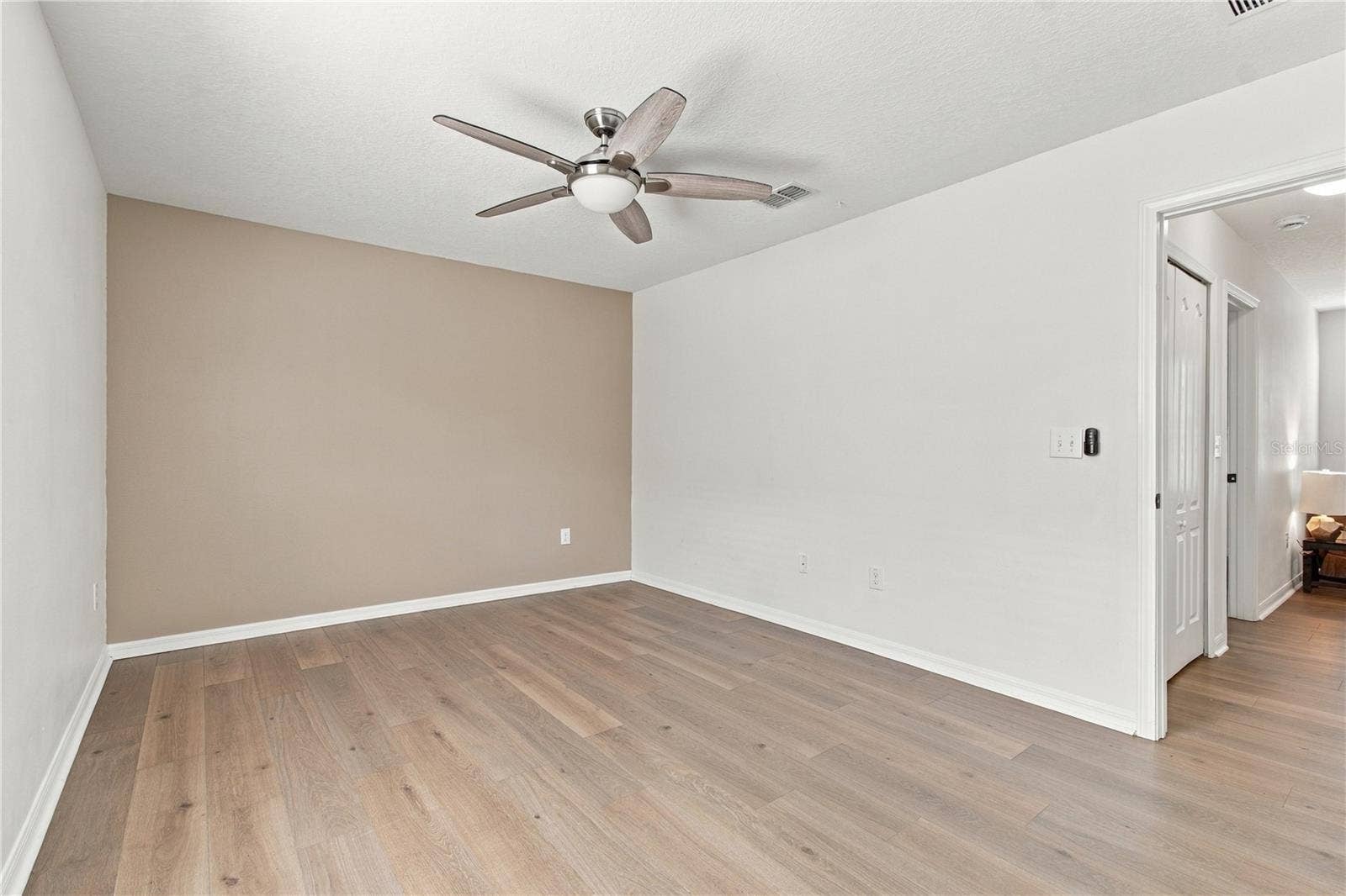 Guest Bedroom 02