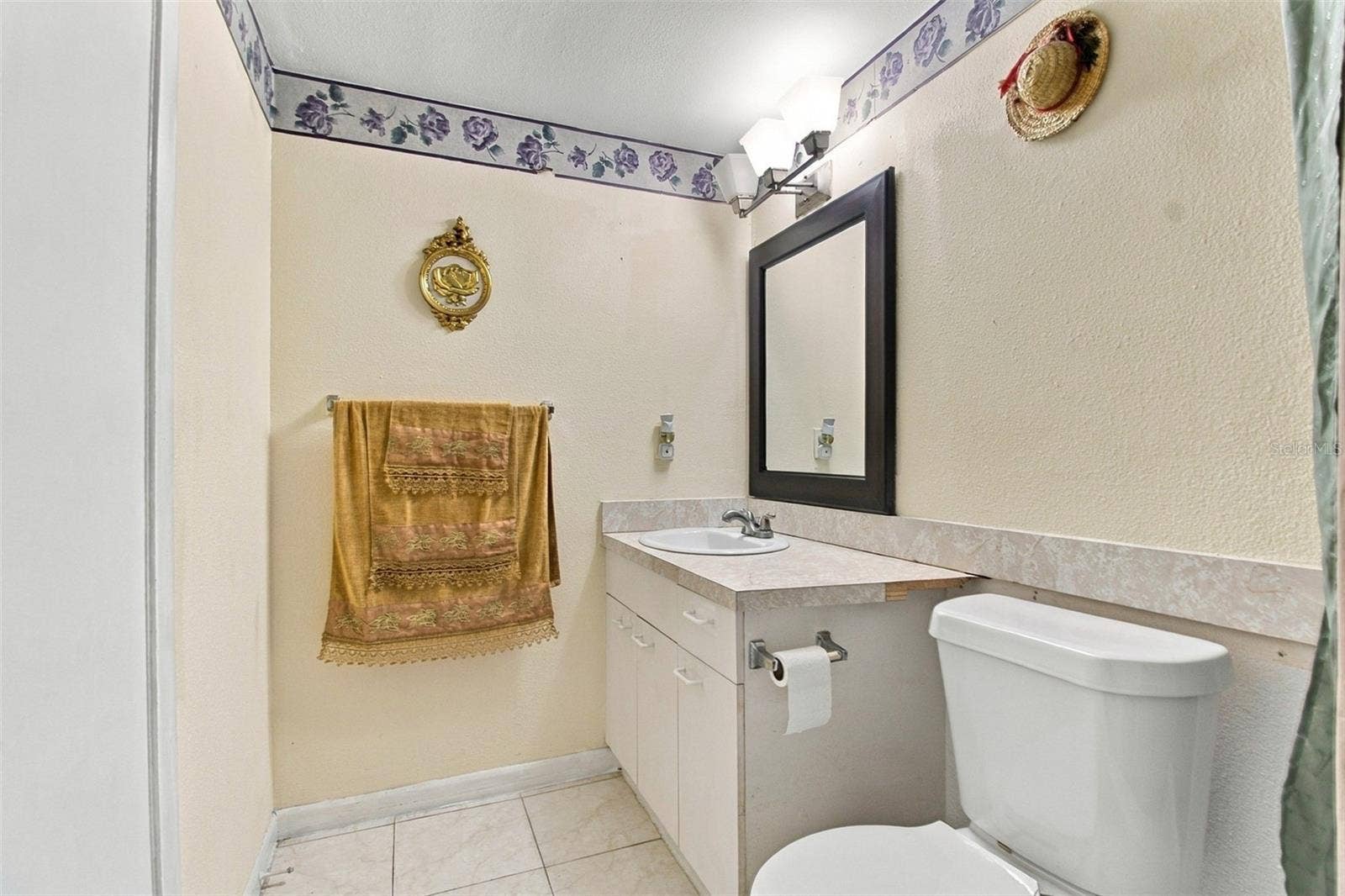 6308 NEWTOWN CIRCLE, #8B5, Tampa, FL 33615 6308 NEWTOWN CIRCLE, #8B5, Tampa, FL 33615