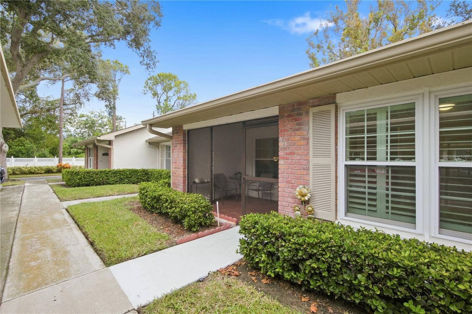 1104 TARRIDON COURT, Dunedin, FL 34698 Welcoming Screened Front and Back Patios