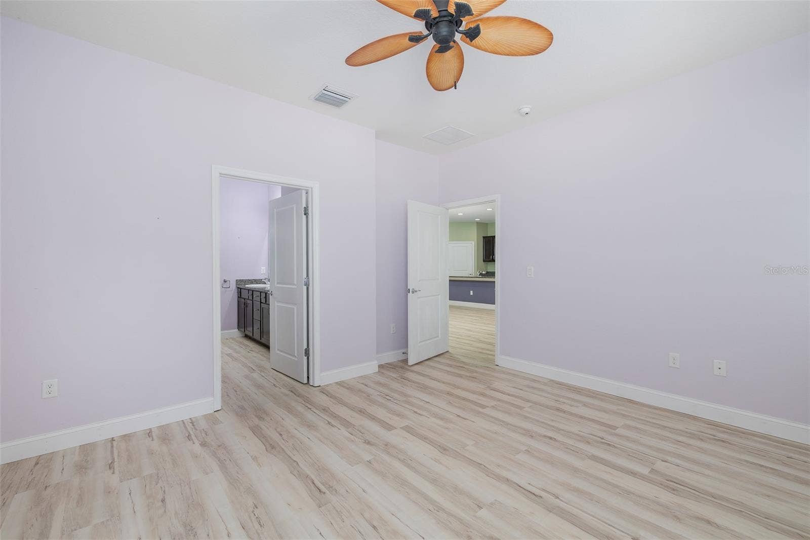 13786 HUNTING CREEK PLACE, Spring Hill, FL 34609 Primary suite