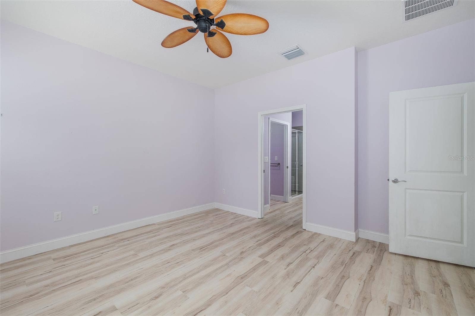 13786 HUNTING CREEK PLACE, Spring Hill, FL 34609 Primary suite