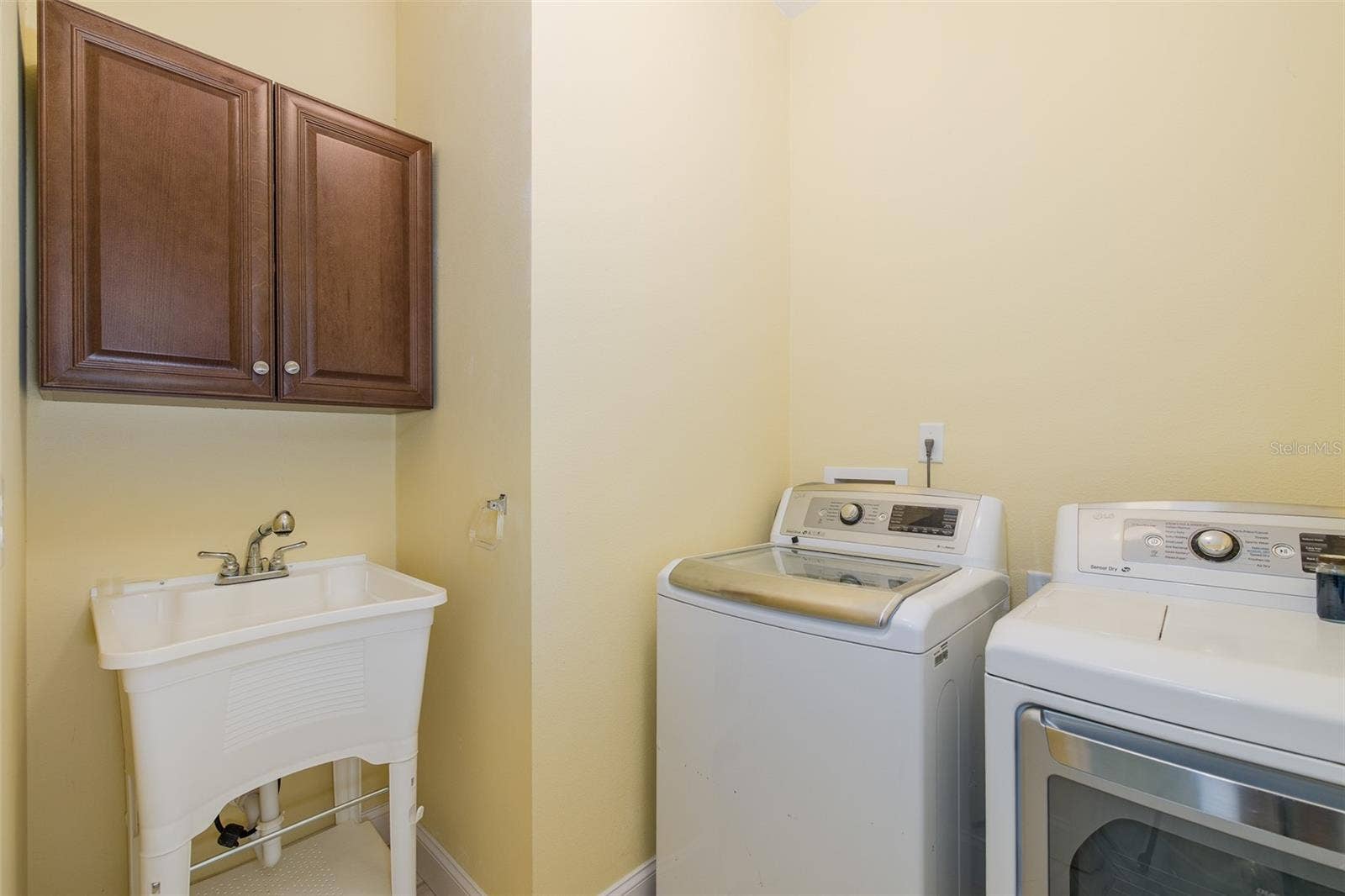 13786 HUNTING CREEK PLACE, Spring Hill, FL 34609 Indoor laundry room