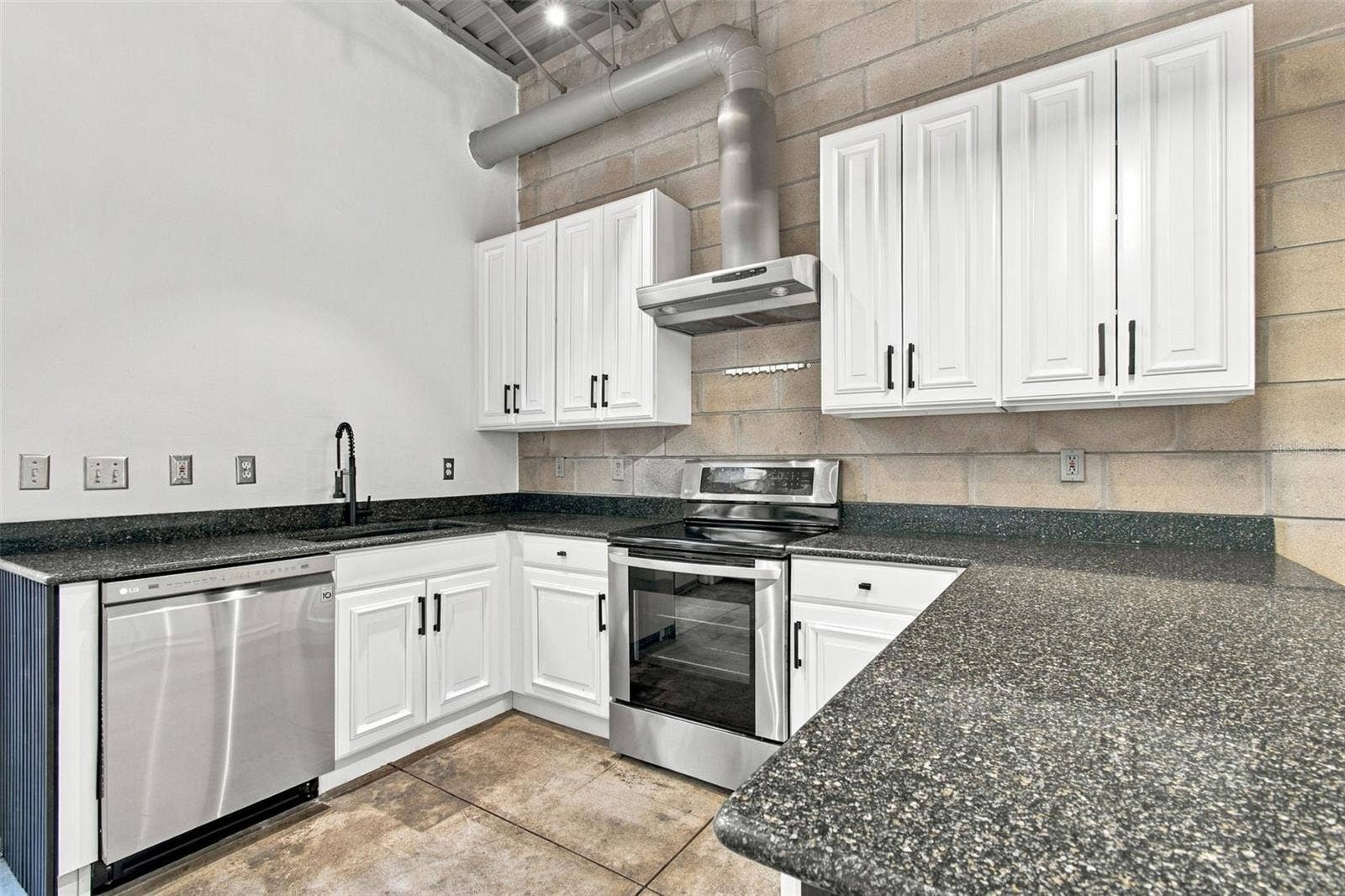 2509 W AZEELE STREET, Tampa, FL 33609 2509 W AZEELE STREET, Tampa, FL 33609