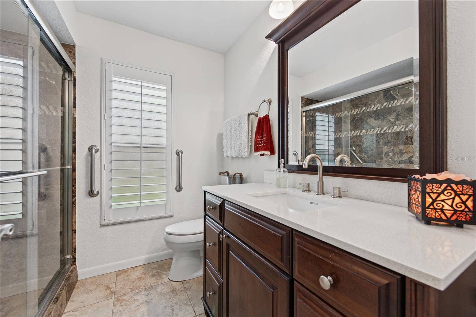 2ND FULL BATHROOM W/ STEP IN SHOWER