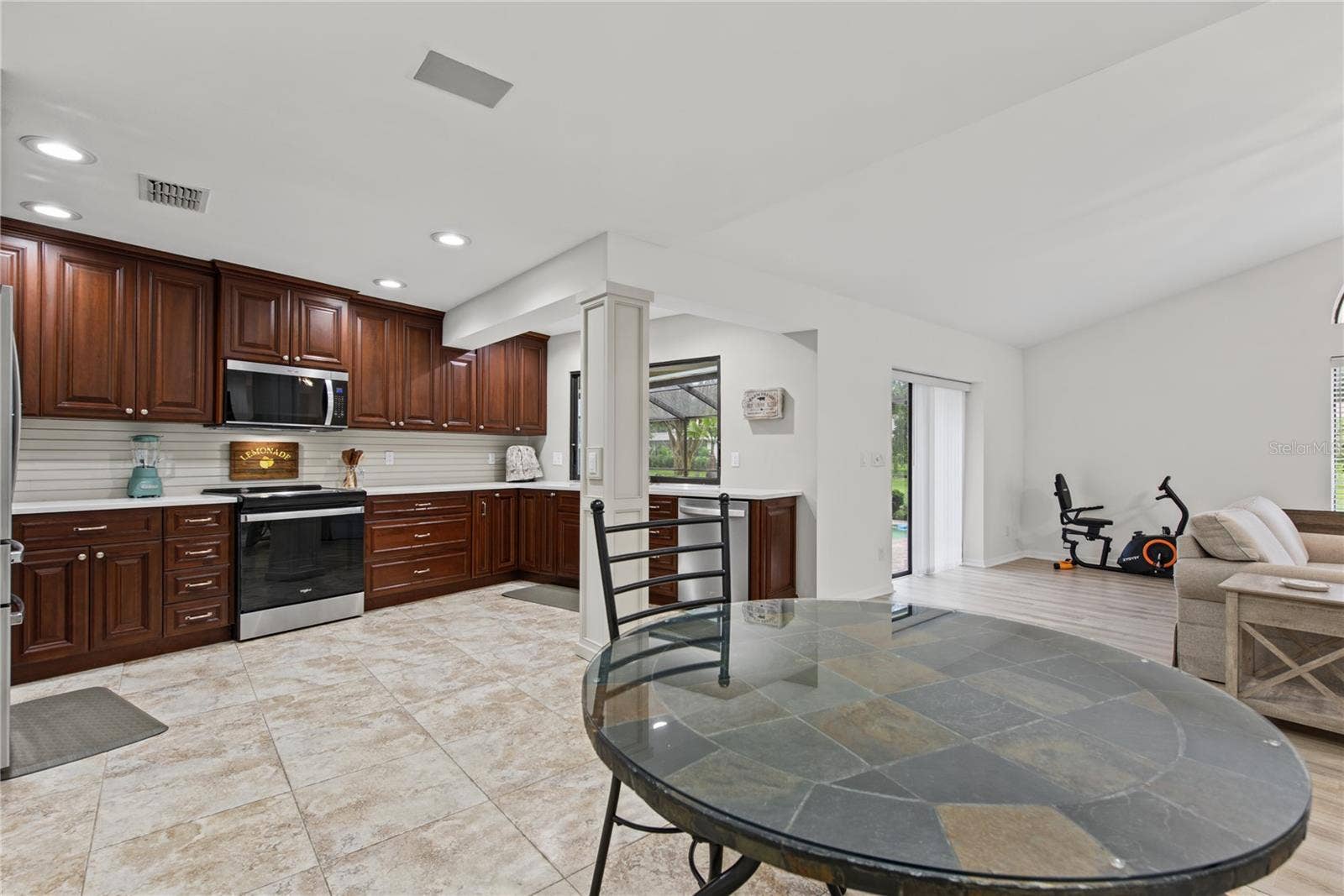 DINETTE EATING AREA NEXT TO KITCHEN