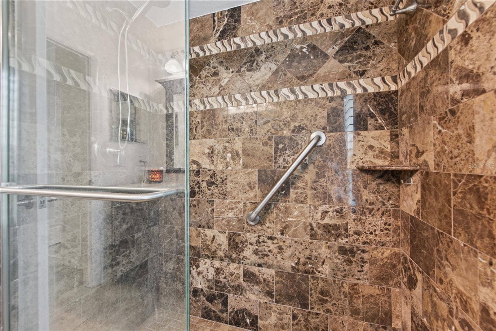2ND FULL BATHROOM W/ STEP IN SHOWER