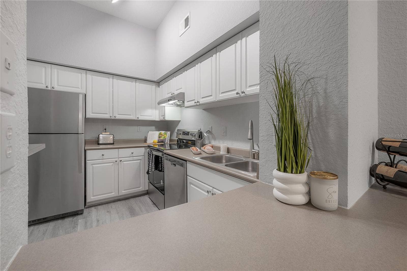 402 S ARMENIA AVENUE, #114, Tampa, FL 33609 402 S ARMENIA AVENUE, #114, Tampa, FL 33609