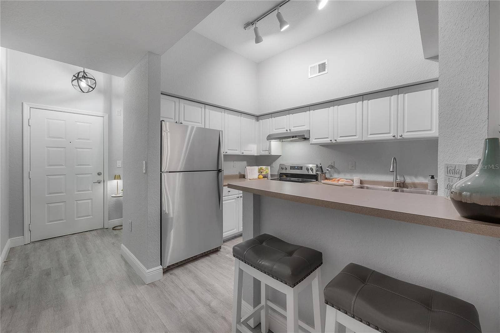402 S ARMENIA AVENUE, #114, Tampa, FL 33609 402 S ARMENIA AVENUE, #114, Tampa, FL 33609