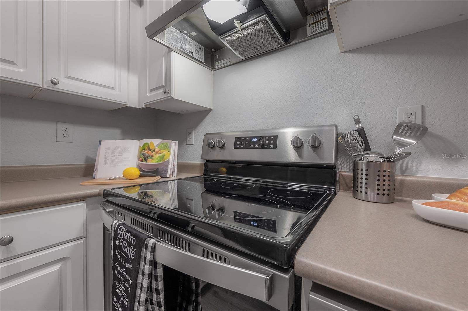 402 S ARMENIA AVENUE, #114, Tampa, FL 33609 402 S ARMENIA AVENUE, #114, Tampa, FL 33609