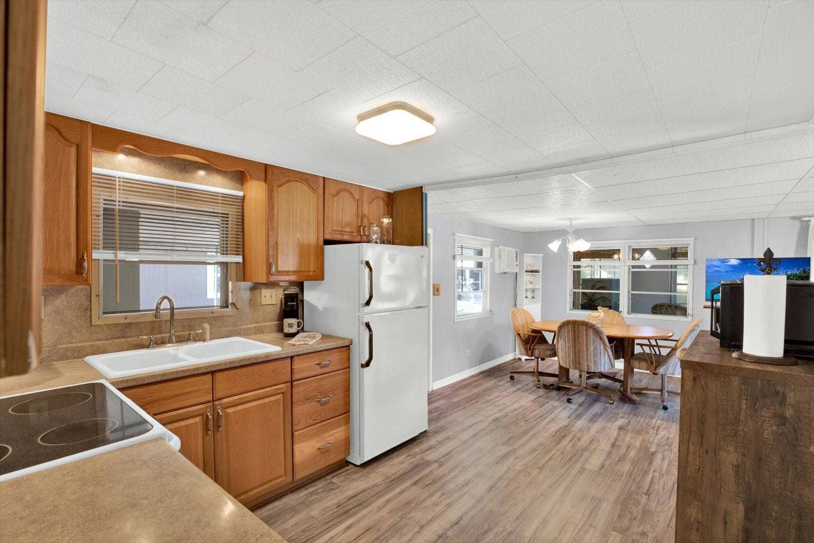 7880 54TH AVENUE N, #17, St Petersburg, FL 33709 Kitchen