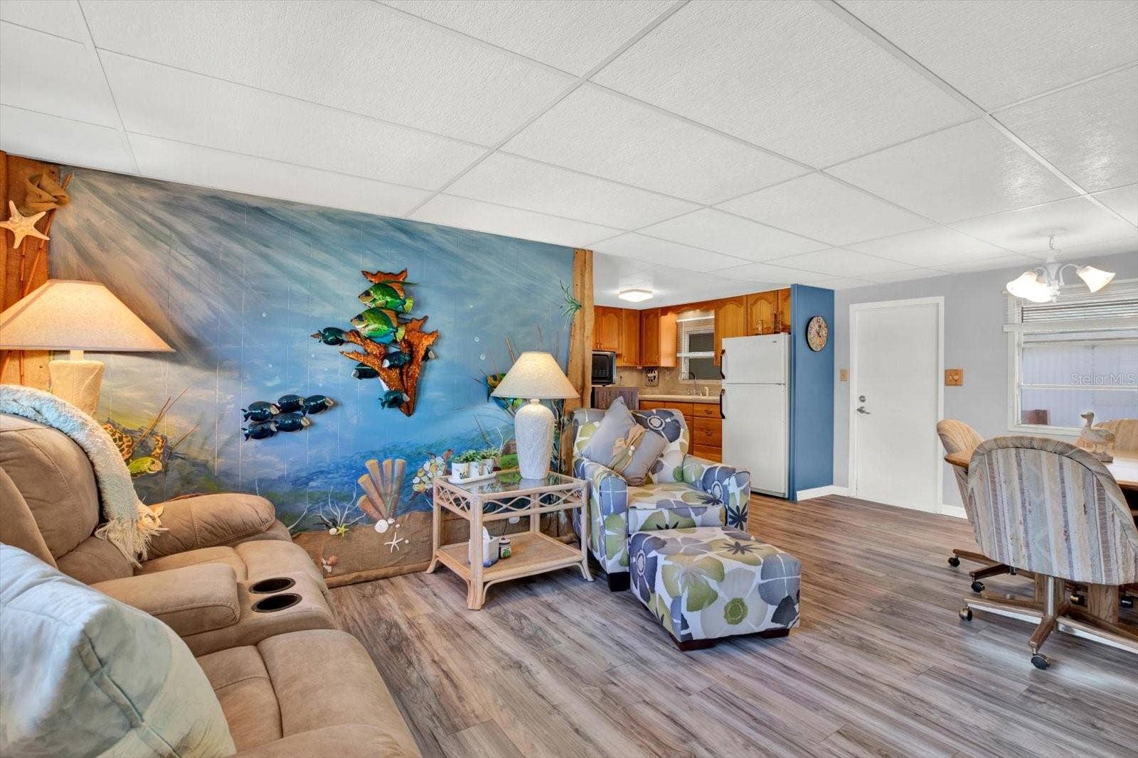 7880 54TH AVENUE N, #17, St Petersburg, FL 33709 Living Room
