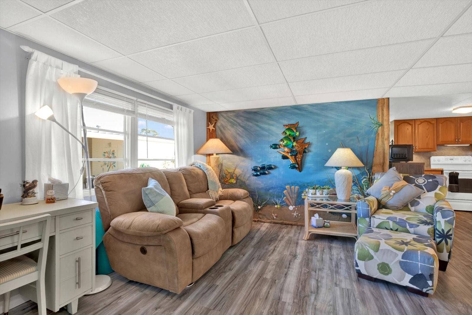 7880 54TH AVENUE N, #17, St Petersburg, FL 33709 Living Room
