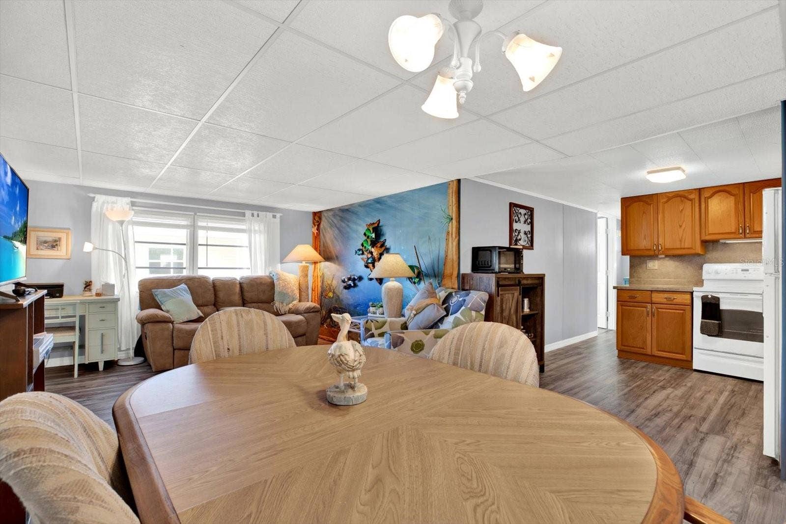 7880 54TH AVENUE N, #17, St Petersburg, FL 33709 Dining and Kitchen