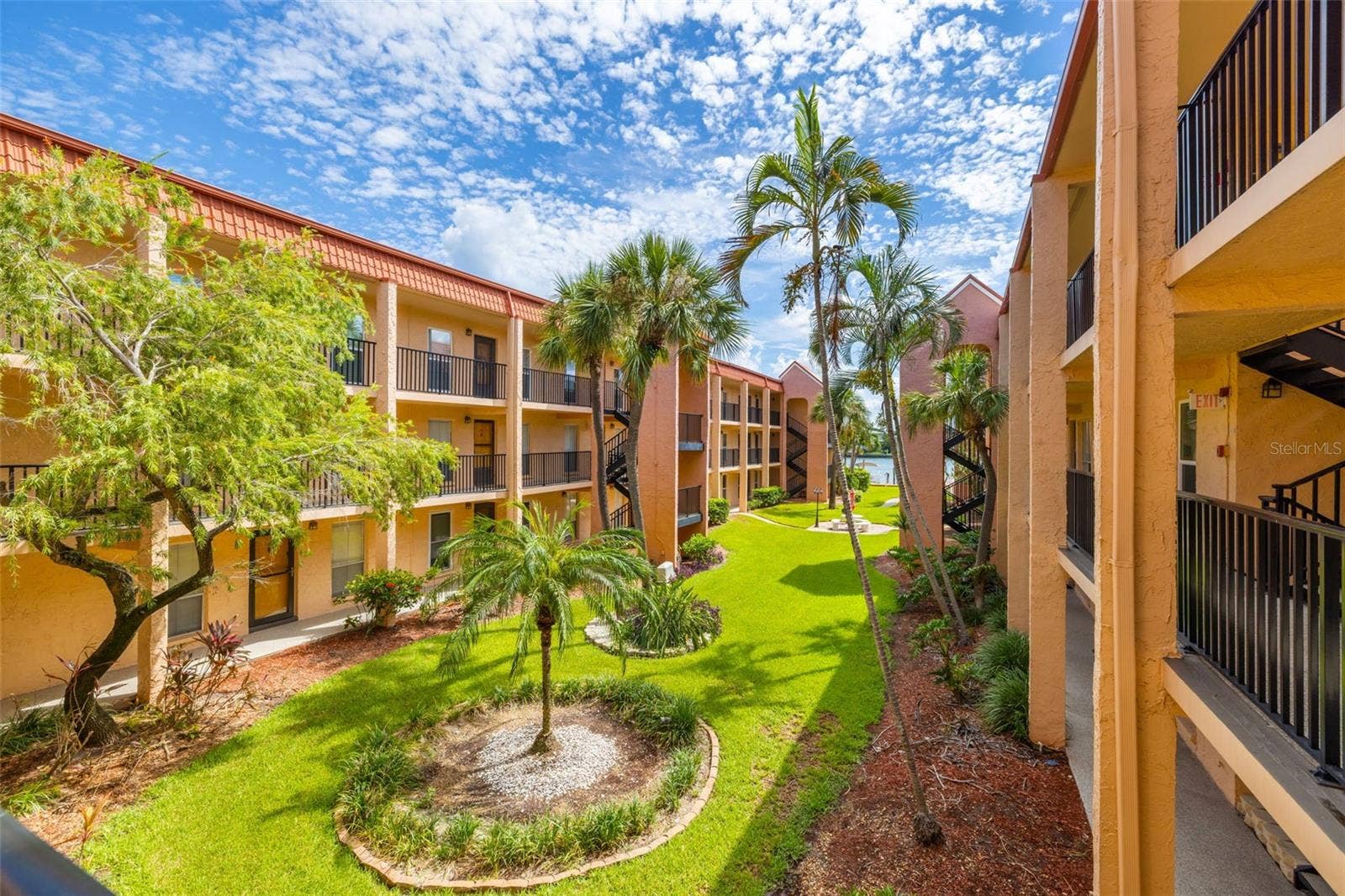 8921 BLIND PASS ROAD, #250, St Pete Beach, FL 33706 courtyard