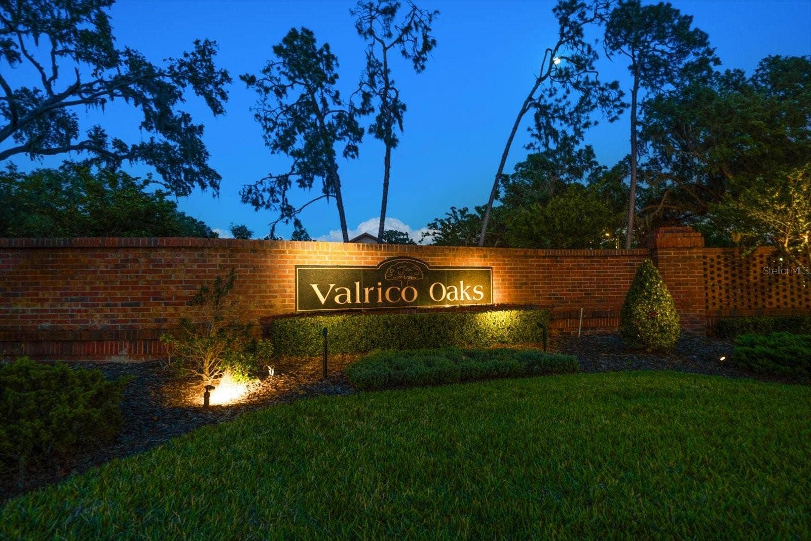 1105 DEER RUN PLACE, Valrico, FL 33594 Valrico Oaks is a favorite!