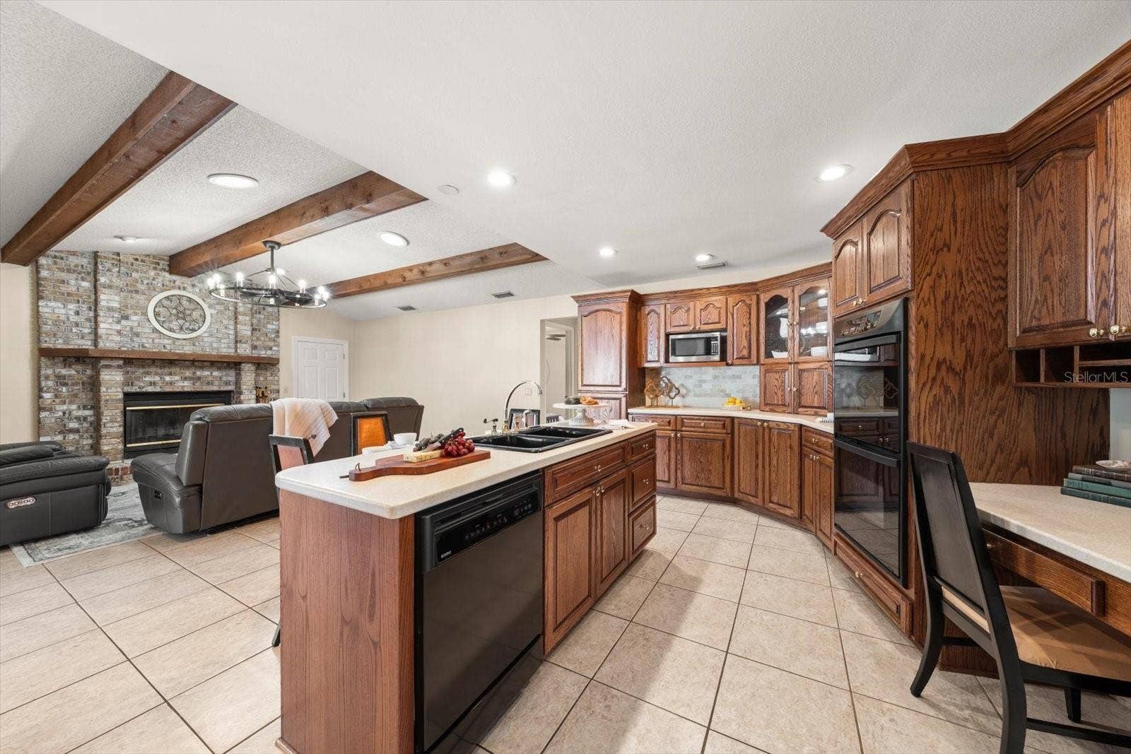 1105 DEER RUN PLACE, Valrico, FL 33594 Never miss any of the action from this gourmet kitchen with dual ovens!