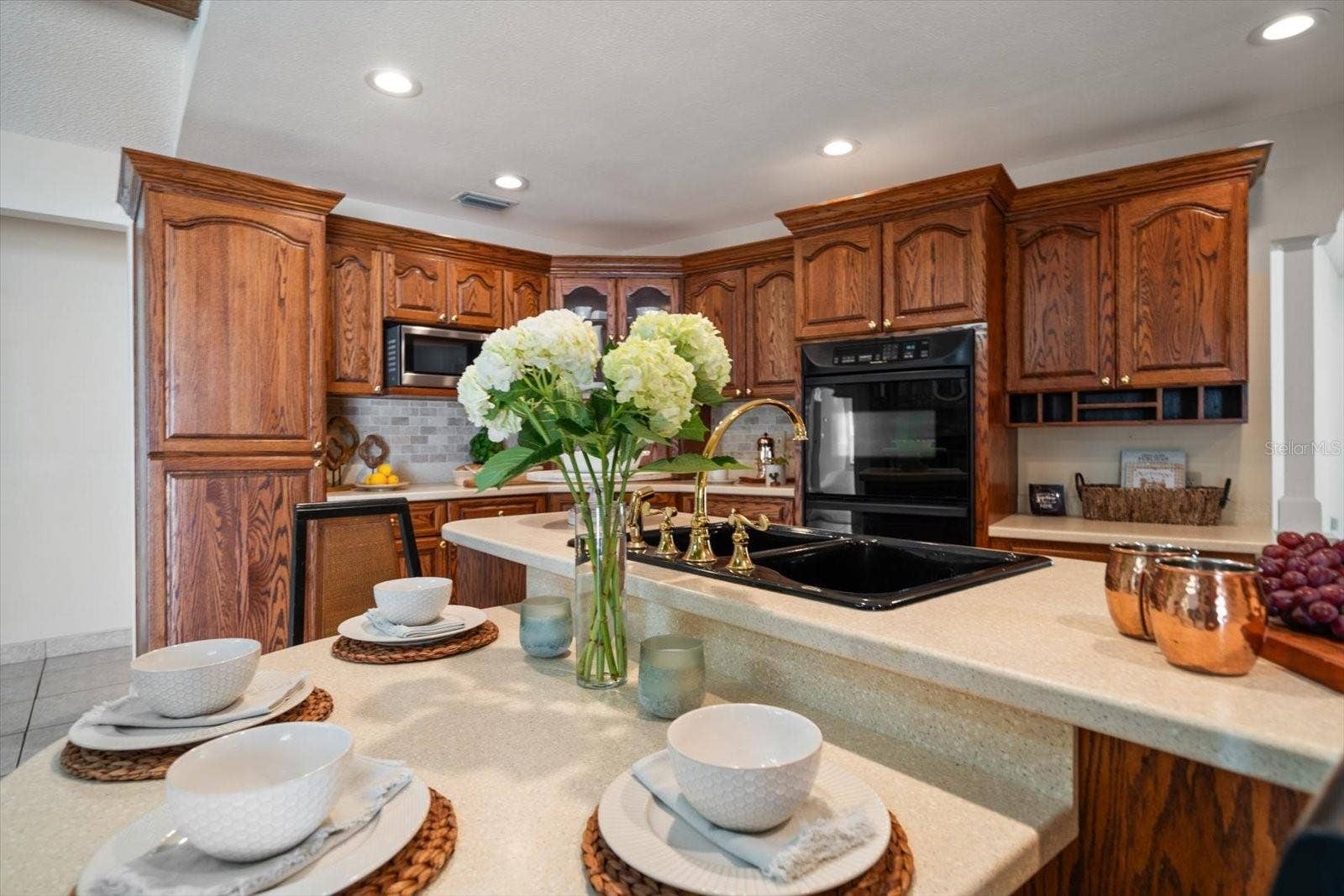 1105 DEER RUN PLACE, Valrico, FL 33594 Breakfast anyone?