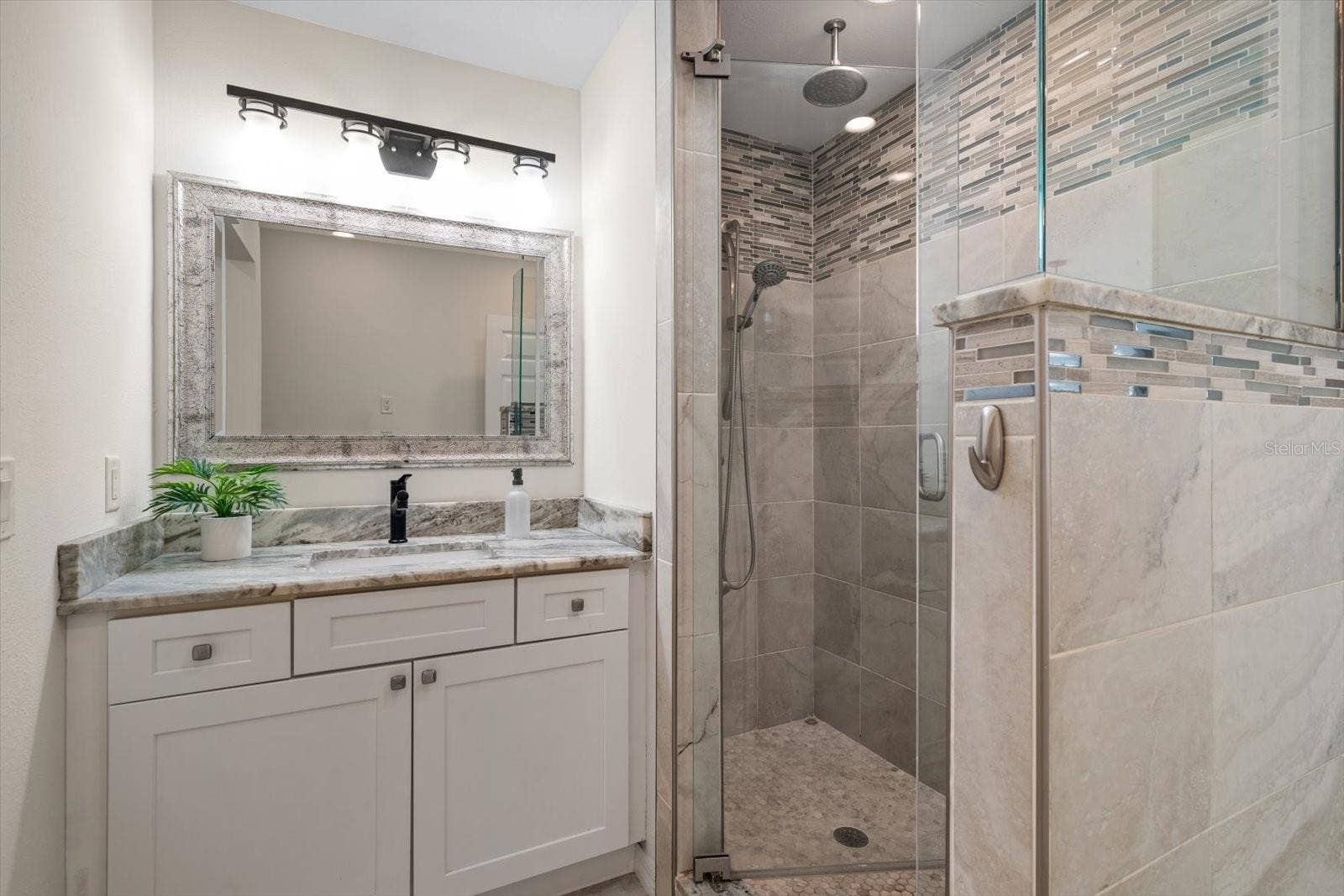 1105 DEER RUN PLACE, Valrico, FL 33594 Gorgeous bathroom with walk-in tiled shower and granite countertops.