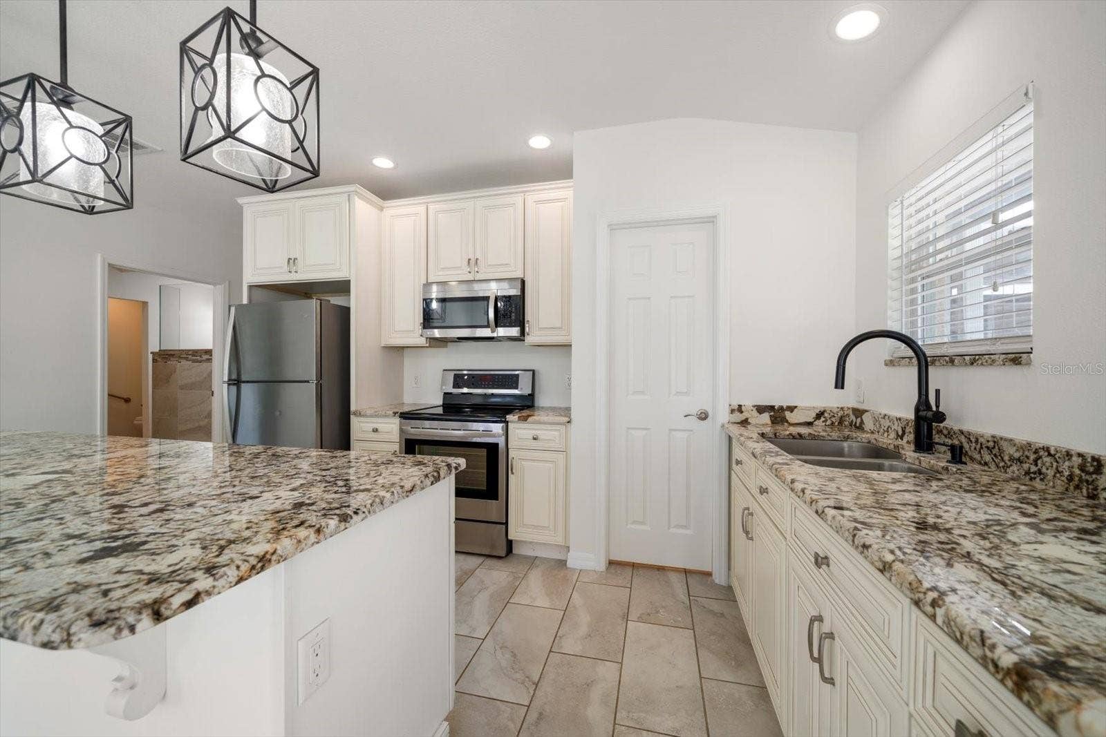 1105 DEER RUN PLACE, Valrico, FL 33594 Full second kitchen! Granite countertops and custom cabinets!
