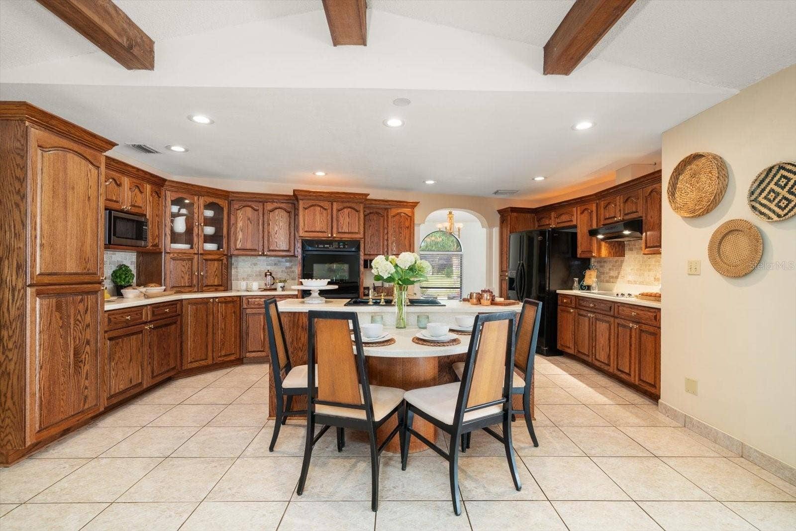 1105 DEER RUN PLACE, Valrico, FL 33594 A special moment to sit and visit or perfect place to set up the tailgating party inside!