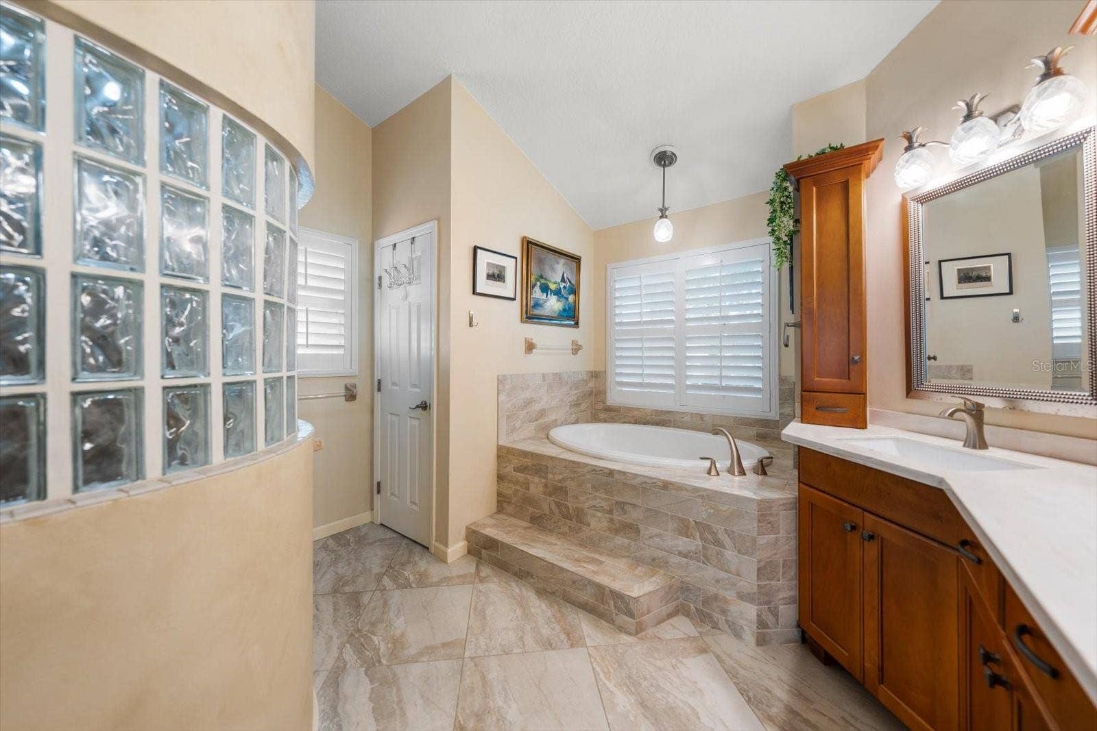 913 WESTWINDS BOULEVARD, Tarpon Springs, FL 34689 913 WESTWINDS BOULEVARD, Tarpon Springs, FL 34689