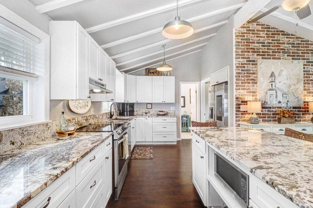 11337 KNIGHTS GRIFFIN ROAD, Thonotosassa, FL 33592