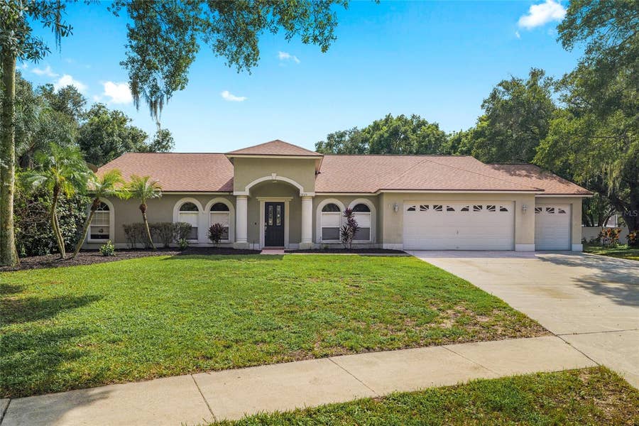 Property photo for 3809 HANOVER HILL DR, Valrico, FL