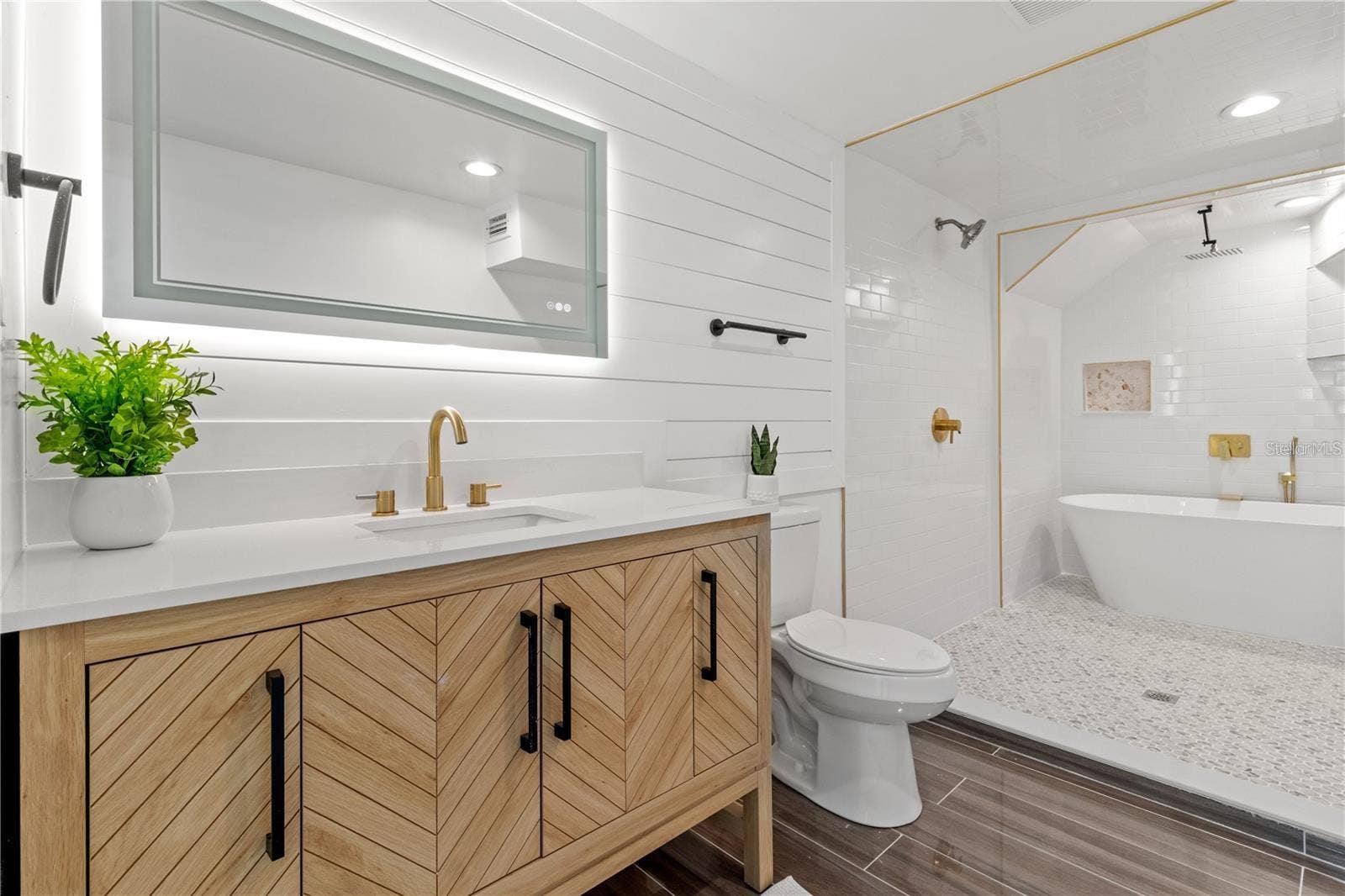 10908 LAND O LAKES BOULEVARD, Land O Lakes, FL 34638 Second primary bathroom, bottom floor