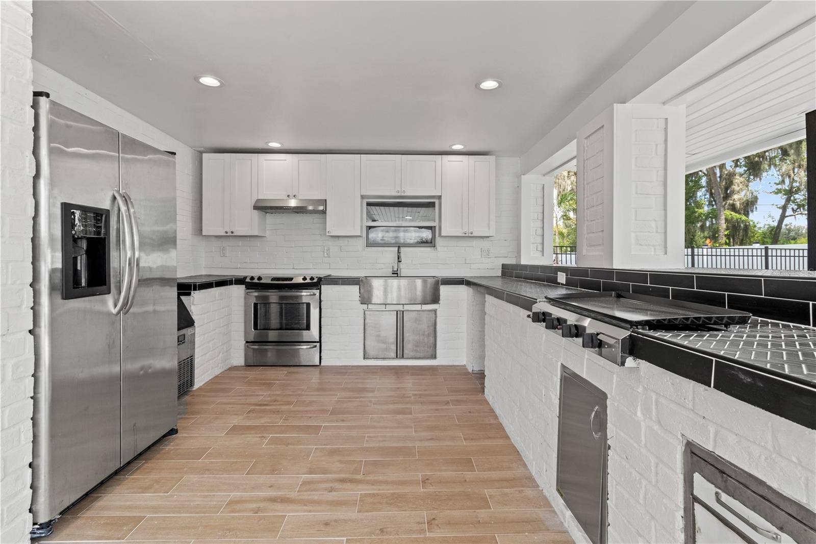 10908 LAND O LAKES BOULEVARD, Land O Lakes, FL 34638 Outdoor kitchen