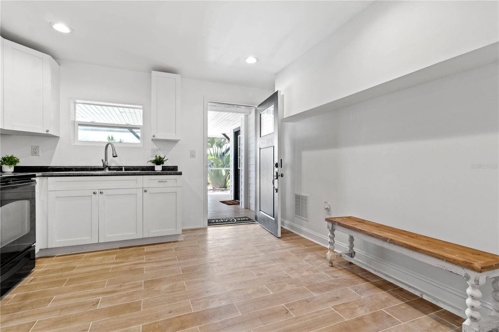 10908 LAND O LAKES BOULEVARD, Land O Lakes, FL 34638 1 bedroom studio apartment, in law suite, private entrance.