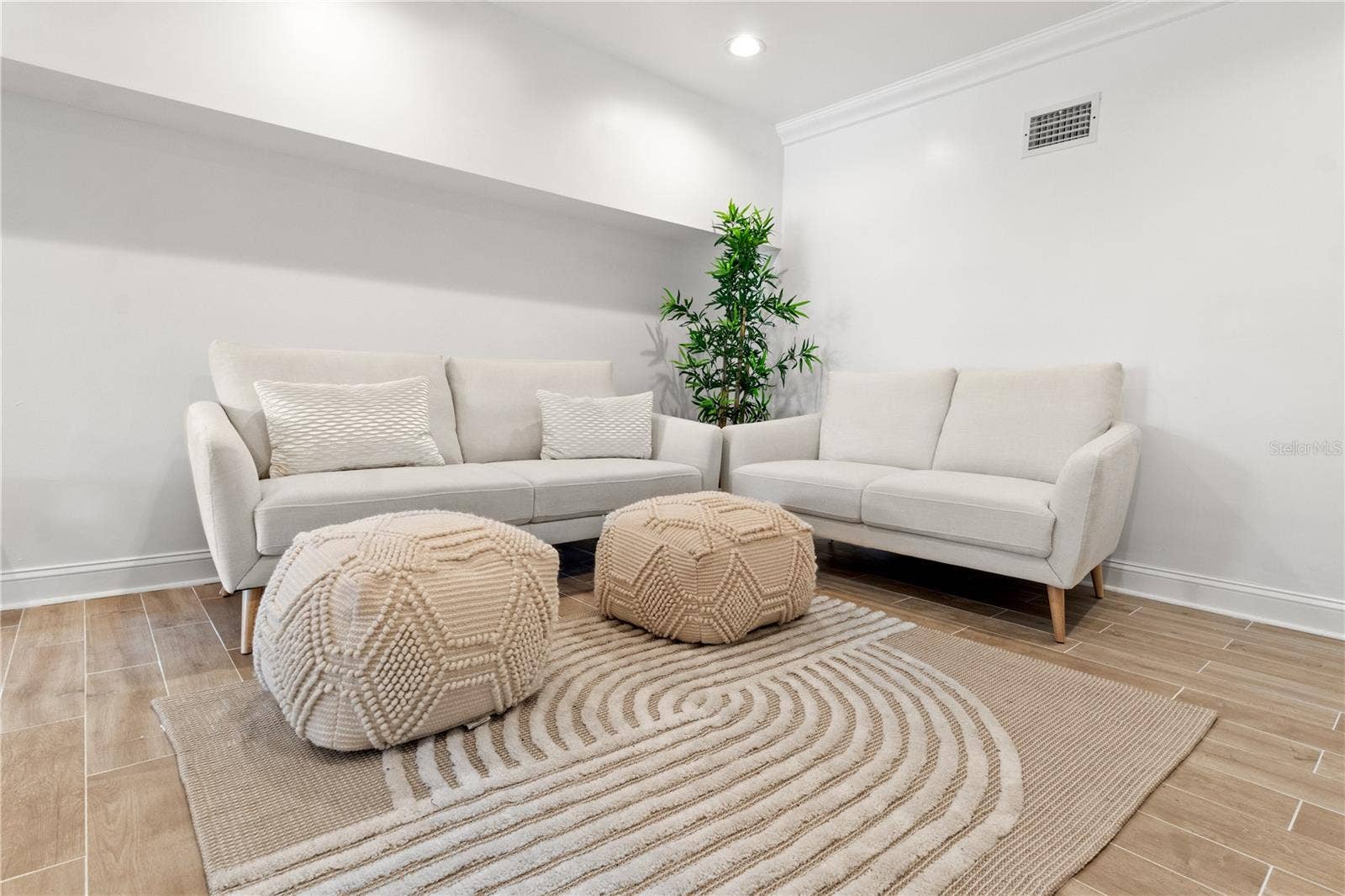 10908 LAND O LAKES BOULEVARD, Land O Lakes, FL 34638 1 bedroom studio apartment, in law suite, private entrance.