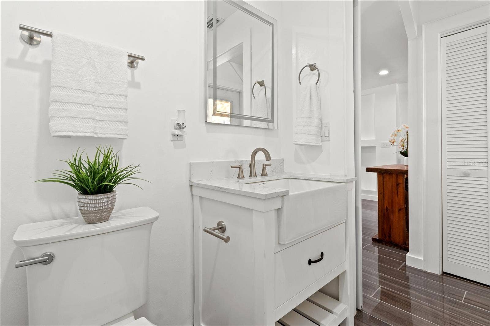 10908 LAND O LAKES BOULEVARD, Land O Lakes, FL 34638 Half bathroom on 2nd floor