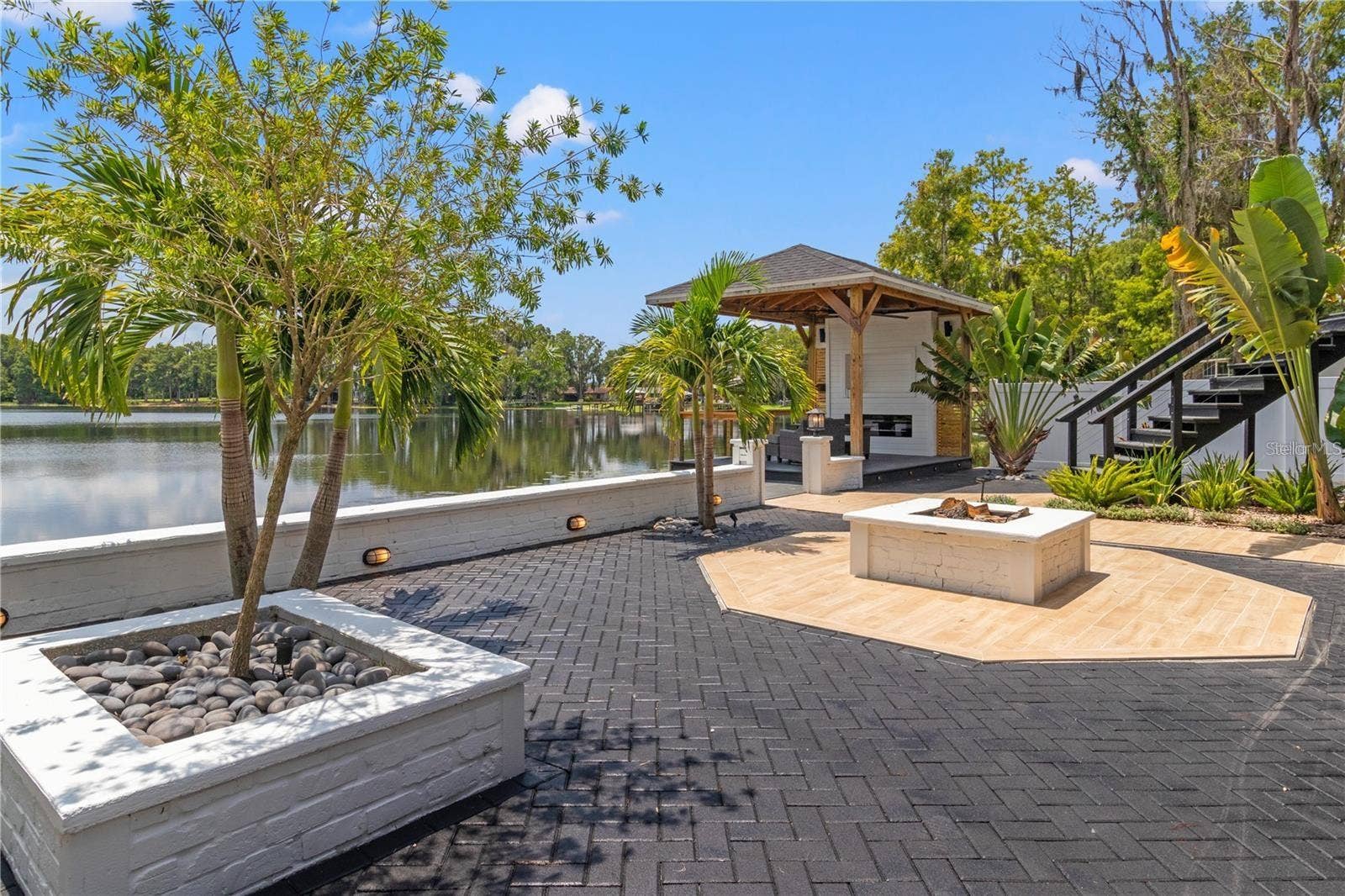 10908 LAND O LAKES BOULEVARD, Land O Lakes, FL 34638 Fire pit