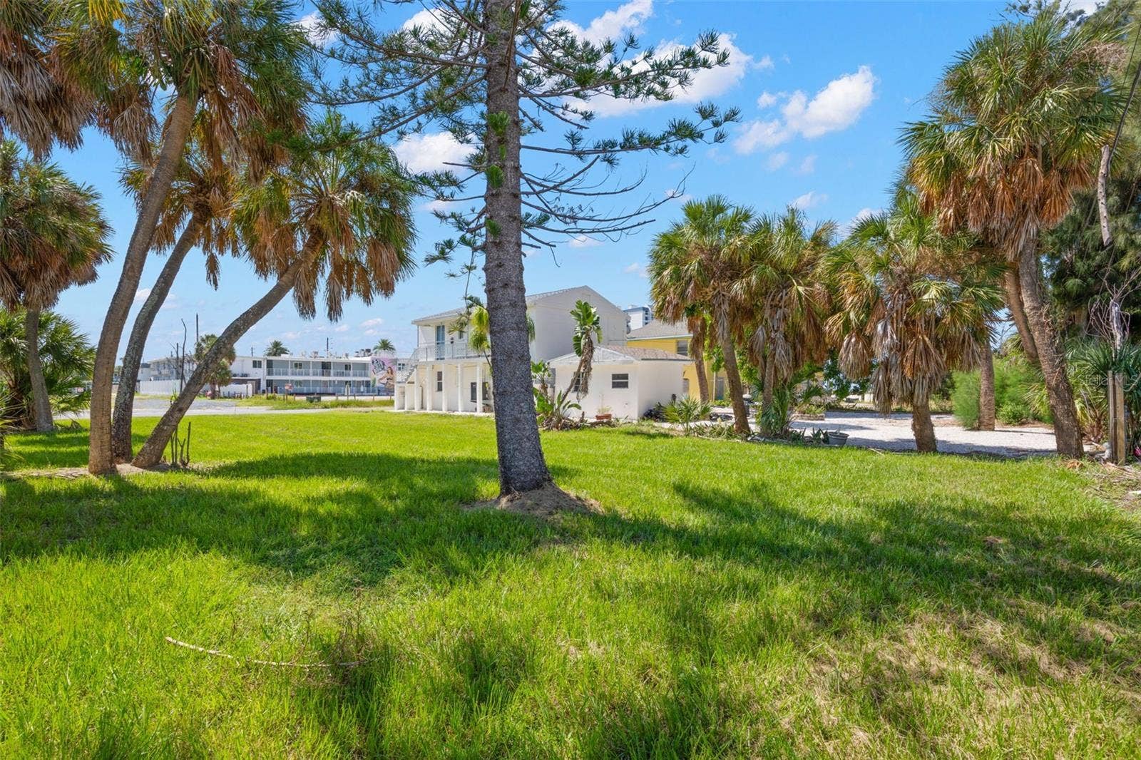 623 73RD AVENUE, St Pete Beach, FL 33706 Ideally Located