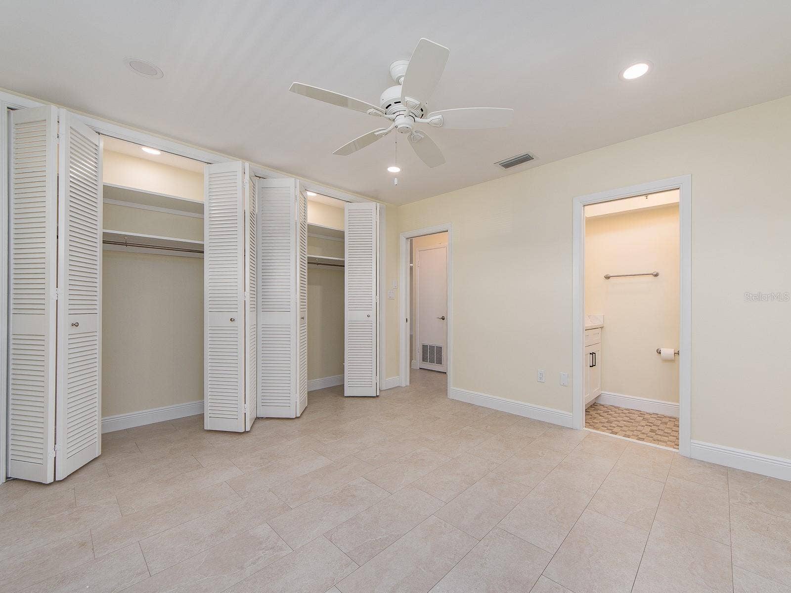 270 SKIFF POINT, #B3, Clearwater, FL 33767 270 SKIFF POINT, #B3, Clearwater, FL 33767