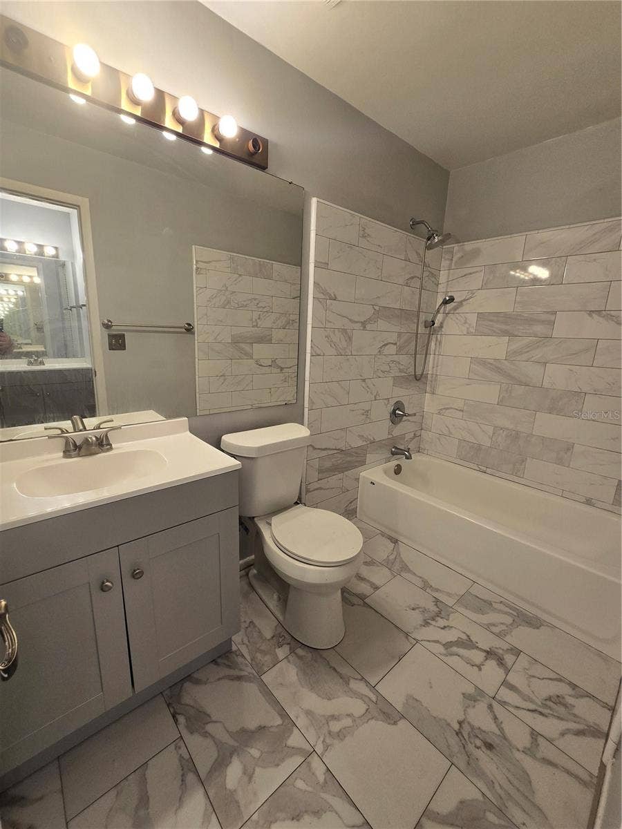 2020 RUDDER DRIVE, Valrico, FL 33594 Main Bathroom