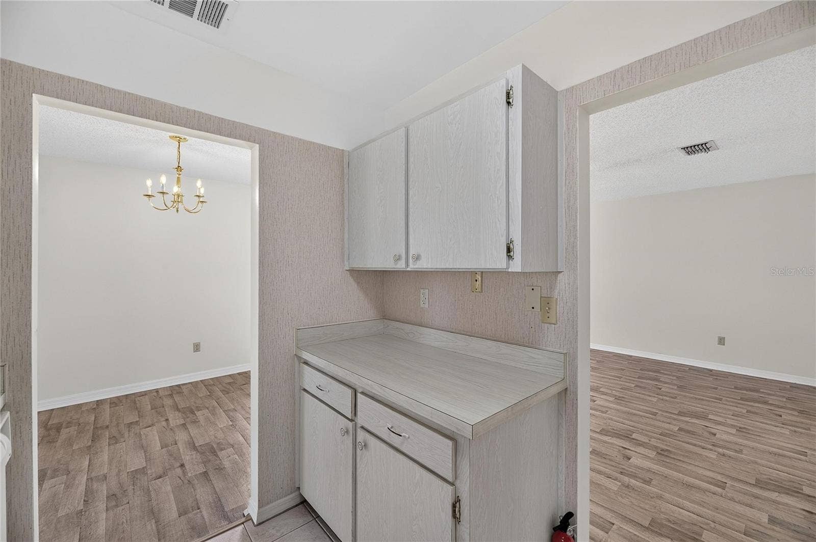 1904 CANTERBURY LANE, #18, Sun City Center, FL 33573 1904 CANTERBURY LANE, #18, Sun City Center, FL 33573