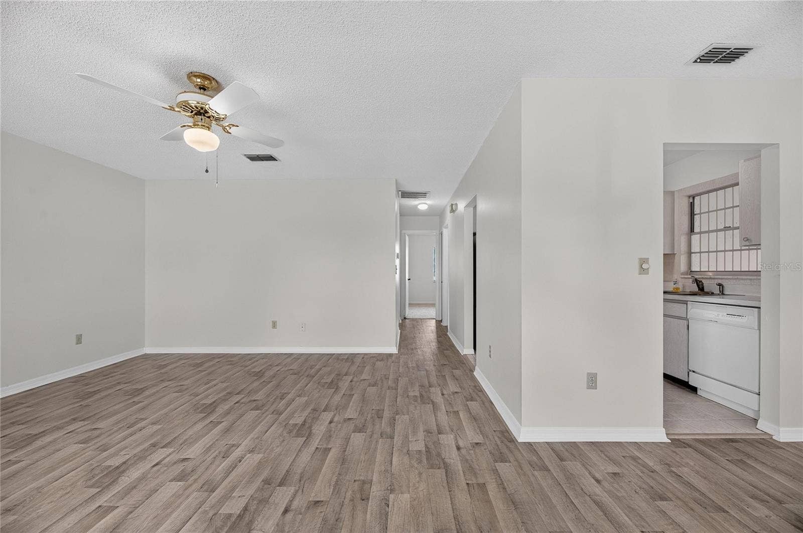 1904 CANTERBURY LANE, #18, Sun City Center, FL 33573 1904 CANTERBURY LANE, #18, Sun City Center, FL 33573