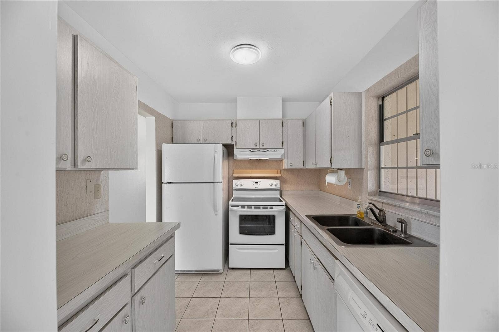 1904 CANTERBURY LANE, #18, Sun City Center, FL 33573 1904 CANTERBURY LANE, #18, Sun City Center, FL 33573