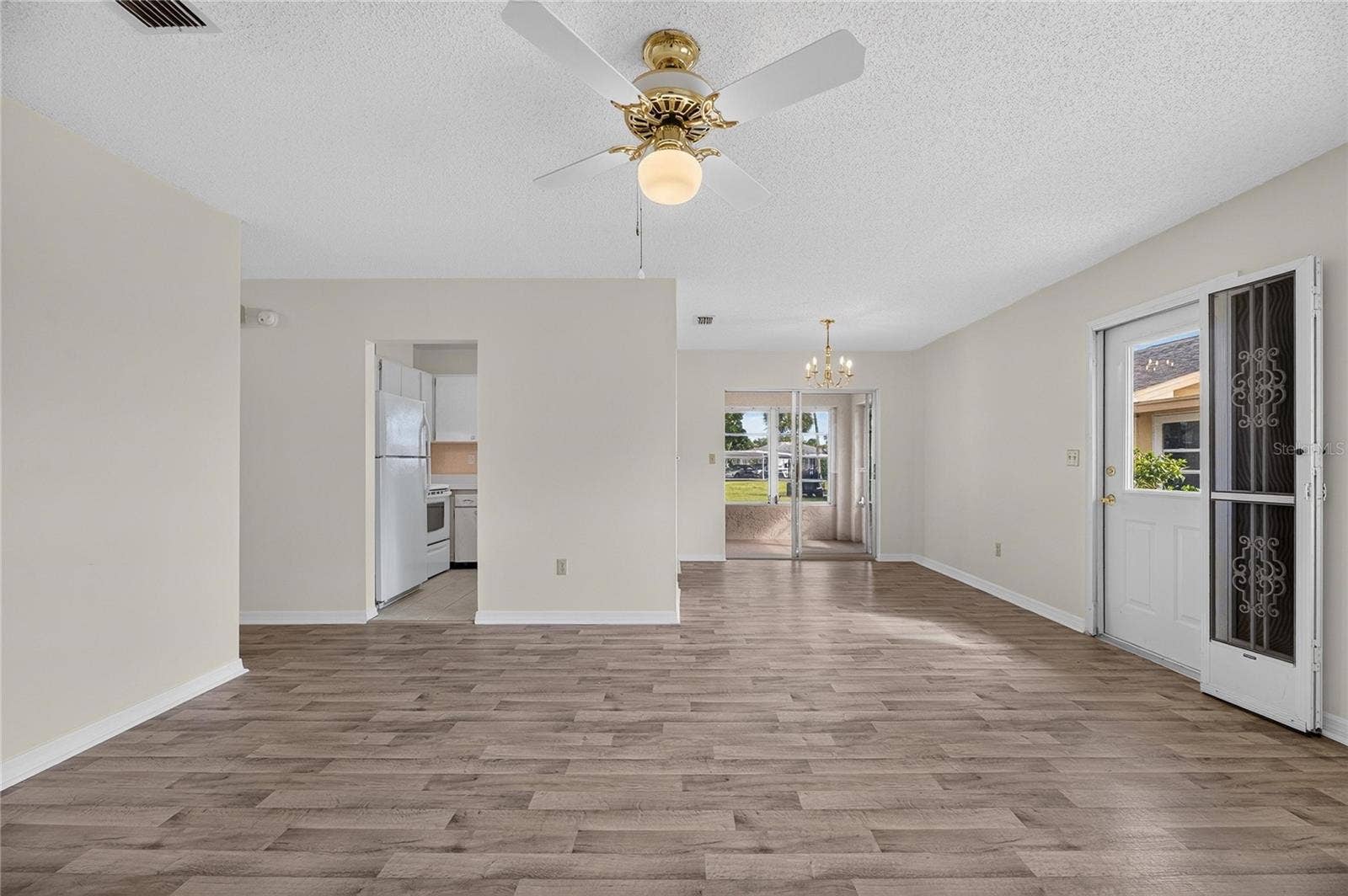 1904 CANTERBURY LANE, #18, Sun City Center, FL 33573 1904 CANTERBURY LANE, #18, Sun City Center, FL 33573