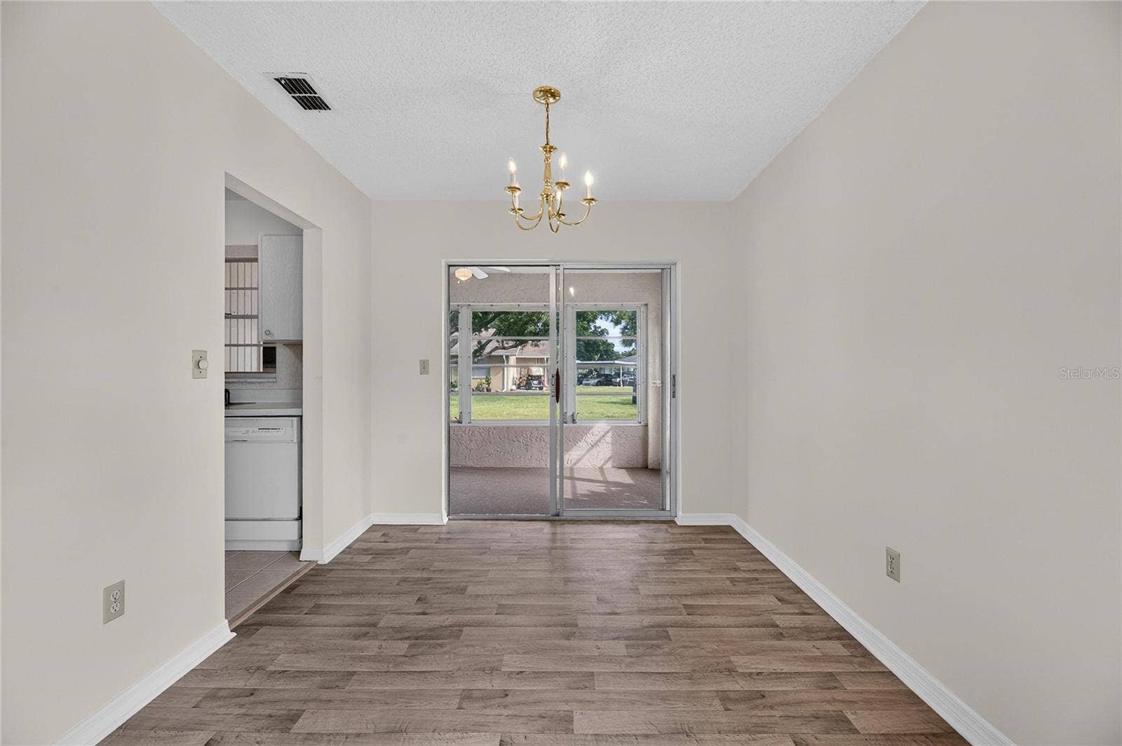 1904 CANTERBURY LANE, #18, Sun City Center, FL 33573 1904 CANTERBURY LANE, #18, Sun City Center, FL 33573