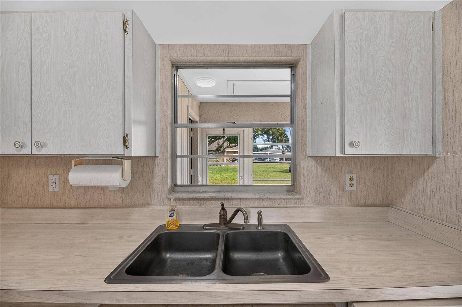 1904 CANTERBURY LANE, #18, Sun City Center, FL 33573 1904 CANTERBURY LANE, #18, Sun City Center, FL 33573